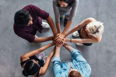 Hoe verhoog je het welzijn van uw medewerkers, zowel fysiek als mentaal? Verminder burnoutklachten, verbeter je gezondheid en verdiep je connecties op het werk met de Puurenkuur retreats voor bedrijven.