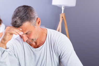 Wat doet chronische stress met ons lichaam en hoofd? Ontdek retreats, medische spa\'s en holistische programma’s die je helpen om chronische stress aan te pakken, te herstellen en op te laden.