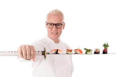 Gezond eten volgens meesterkok Rudolph van Veen, bekroond chef en tv-persoonlijkheid. Lees meer over zijn passie voor eten, gezondheid en welzijn.