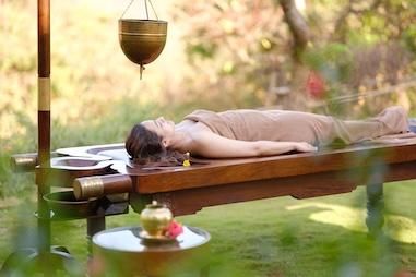 Ontdek onze selectie van de beste luxe Ayurveda hotels en retraites en geniet van op maat gemaakte ayurvedabehandelingen, top service, Ayurvedische detoxmaaltijden en yoga in een luxueuze ambiance.