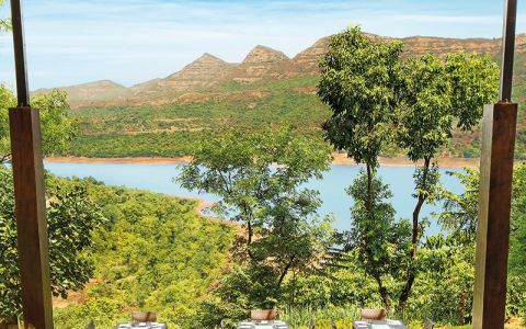 Image for Excursies even on hold