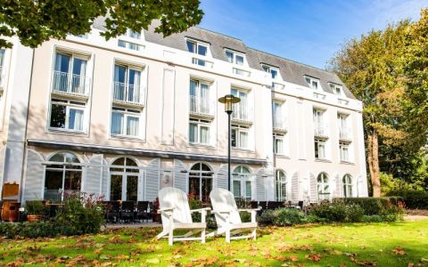 Image for Slow Travel in Zeeland: Badhotel Domburg