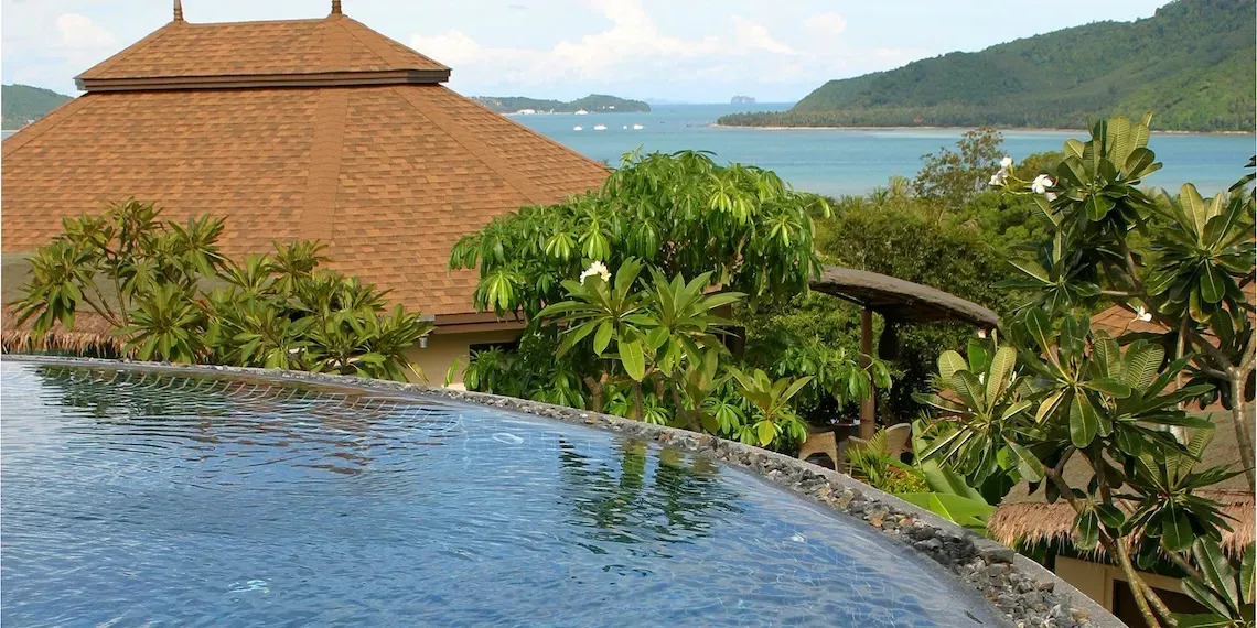 zwembad Mangosteen Ayurveda & Wellness Resort