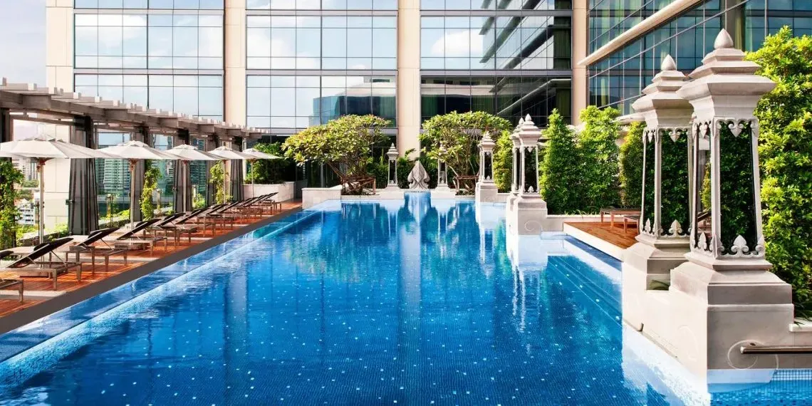 zwembad NEW! Longevity Hub by Clinique La Prairie St Regis