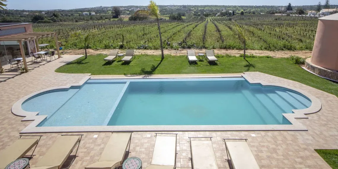 Zwembad | Al Karob Yoga Boutique Hotel