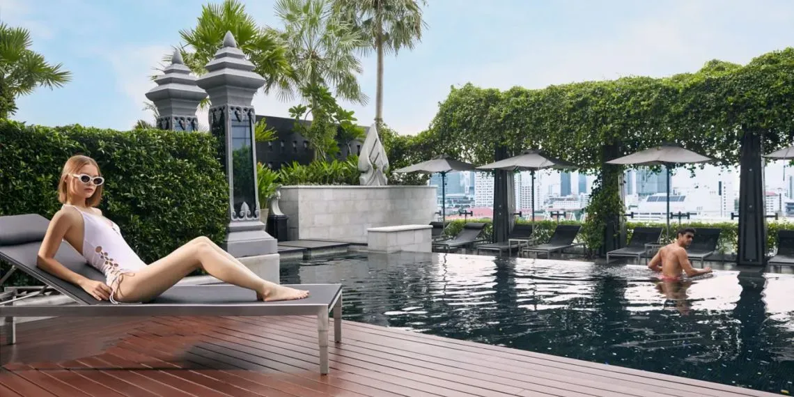 zwembad NEW! Longevity Hub by Clinique La Prairie St Regis